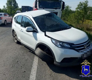 В Волжском районе пожилой водитель пострадал в ДТП с участием грузовика