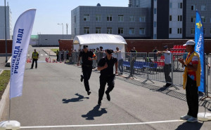 8 июля в Самаре, в рамках чемпионата по служебному многоборью, состоялись соревнования по преодолению полосы препятствий со стрельбой среди сотрудников органов внутренних дел из различных регионов России.