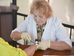 В Кинеле состоялась акция, направленная на профилактику и раннюю диагностику рака кожи. 88 жителей города смогли пройти осмотр врача-онколога и дерматовенеролога.