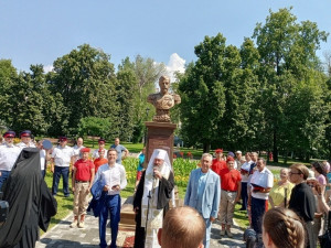 В Самаре открыли памятник императору Николаю II
