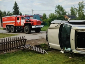 В Безенчукском районе перевернулся Nissan