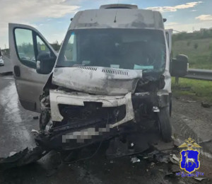 В Чапаевске автобус столкнулся с автомобилем