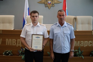 Начальник ГУ МВД России по Самарской области генерал-лейтенант полиции Игорь Иванов вручил государственные и ведомственные награды отличившимся сотрудникам.