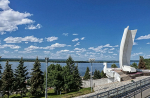 В Самаре в районе стрелки реки Волги и реки Самары будет создан питомник растений для нужд озеленения городской набережной. На территории порядка 3 гектаров планируется выращивать более 1000 деревьев преимущественно хвойных пород.