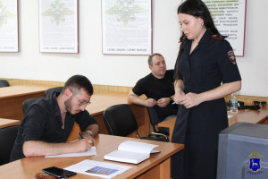 В Тольятти сотрудники полиции совместно с представителями Общественного совета при территориальном органе внутренних дел приняли участие в круглом столе с представителями таксопарков.