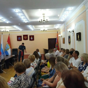 В преддверии выборов в органы местного самоуправления Самарской области сотрудники регионального управления МЧС проводят противопожарные инструктажи для членов участковых избирательных комиссий.