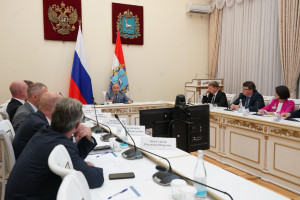 В среду, 22 июля 2026 года, состоялось заседание Правительства Самарской области, которое по поручению губернатора региона Вячеслава Федорищева провел первый заместитель губернатора – председатель Правительства Самарской области Виталий Шабалатов.