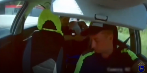 В Самарском регионе полицейские оказали первую помощь мужчине с ожогами