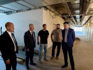 Министр здравоохранения Самарской области Андрей Орлов посетил поликлинику площадью более 13 тысяч квадратных метров, которая возведена на территории Кинельской ЦРБ.