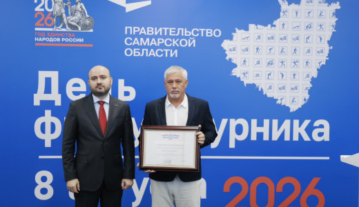 В День физкультурника, 8 августа, губернатор Вячеслав Федорищев встретился с тренерами-преподавателями и спортсменами сборных команд Самарской области по прыжкам на батуте.