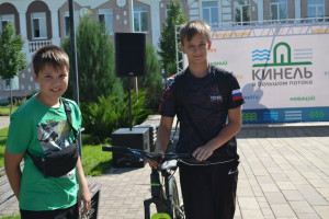 В Кинеле прошла ежегодная городская акция «Отожми велосипед». С каждым годом все больше горожан хотят проверить свою силу, выносливость и волю к победе - и получить хороший приз.