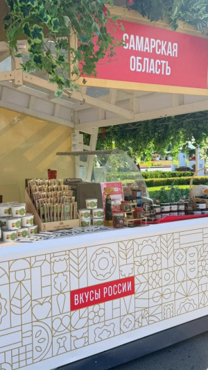 В 2026 году национальный гастрономический фестиваль «Вкусы России» проходит в пятый раз. С 13 по 23 августа главная выставка страны принимает более 70 регионов.