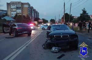18.августа мужчина, управляя автомобилем BMW, двигался по ул. Промышленности в сторону ул. Партизанская, не справился с управлением и столкнулся с автомобилями Opel и Mercedes.