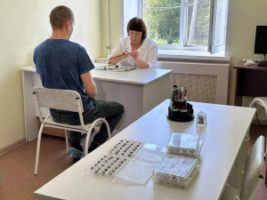 Ветераны специальной военной операции   могут бесплатно пройти глазопротезирование. Такая специализированная помощь оказывается с 2025 года благодаря решению губернатора Самарской области Вячеслава Федорищева.