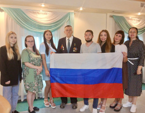 Для молодых сотрудников Росреестра встреча стала уникальной возможностью из первых уст услышать рассказ о трагических и героических страницах истории нашей Родины.