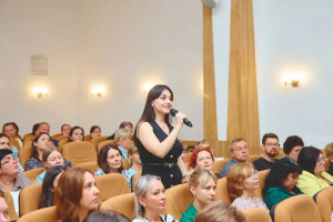 Молодой специалист набирается опыта под контролем опытного наставника: в Самарской области развивается система наставничества.