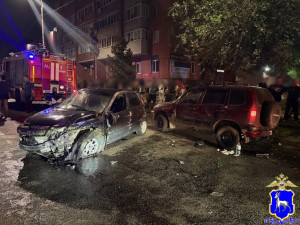 Два водителя и пассажир одного из автомобилей госпитализированы.