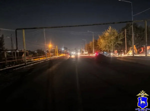 22 августа в Борском районе сотрудники ГАИ установили: в 20:15 19-летний юноша, управляя автомобилем LADA Kalina, двигался по улице Степана Разина и возле дома №147А, допустил наезд на 65-летнюю женщину и 6-летнего мальчика.