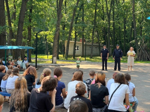 В Жигулевске прошли встречи ребят, отдыхающих в летних лагерях и занимающихся в спортивной секции, с сотрудниками полиции и представителем Общественного совета при территориальном органе внутренних дел Надеждой Самойловой.