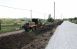 На первом этапе выполняется укладка асфальта на участке 2 км от п. Козелки до жилого массива. Второй этап — асфальтировка участка дороги, проходящей вдоль территории микрорайона — запланирован до конца 2026 года.