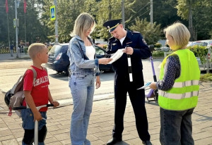 В Самаре в парке им. Ю. Гагарина полицейские организовали профилактическое мероприятие, приуроченное к началу учебного года, направленное на повышение безопасности детей, в том числе на дорогах.