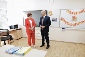 Во вторник, 1 сентября, в Самарской области приступили к учебе более 350 тысяч школьников, в том числе свыше 31 тысячи – первоклассники. Губернатор Вячеслав Федорищев посетил самарский Лицей «Созвездие» №131.