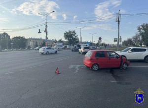 Полицейские работают на месте ДТП со "скорой" в Красноглинском районе Самары