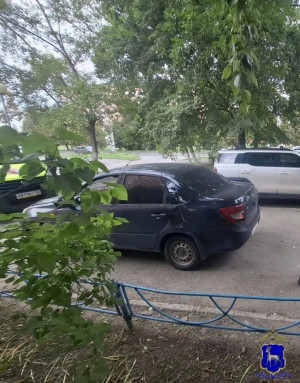 В Самаре иномарка сбила 18-летнего водителя электросамоката
