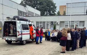 10 сентября спасатели Поисково-спасательного отряда города Тольятти провели в школе №33 урок безопасности для учащихся 5-8 классов.