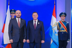 В субботу, 12 сентября, губернатор Самарской области Вячеслав Федорищев в рамках рабочей поездки в Сызрань принял участие в мероприятии, посвященном 85-летию АО «ТЯЖМАШ»