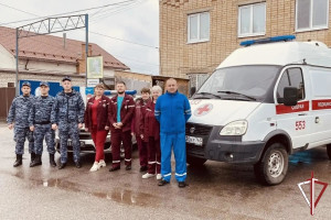 Медики Самарской области поблагодарили росгвардейцев за помощь пациенту