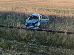 Машина в кювете: в Кошкинском районе пострадали два человека