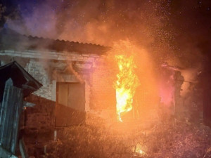 В Октябрьске ночью тушили частный дом