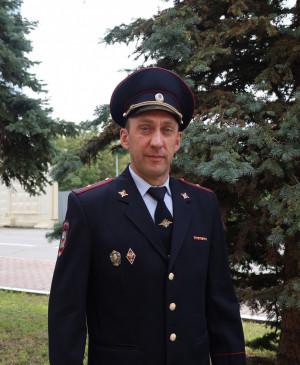 Победителем регионального этапа Всероссийского конкурса «Народный участковый - 2026» стал Владимир Машков - старший участковый уполномоченный полиции МО МВД России «Нефтегорский».
