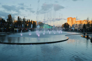 В четверг, 17 сентября, в Тольятти на Центральной площади состоялся технический запуск фонтана, устройство которого выполнено в рамках первого этапа реконструкции общественного пространства.