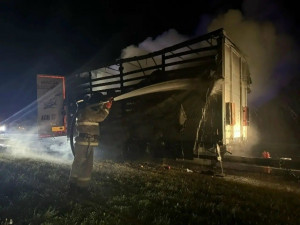 В Самарской области сгорел большегруз со сладостями