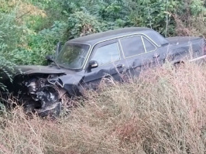 Лобовое столкновение двух автомобилей в Богатовском районе: пострадали два человека