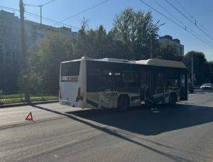В Самаре сотрудники Госавтоинспекции устанавливают обстоятельства ДТП с участием пассажирского автобуса