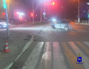 В Чапаевске водитель сбил мотоциклиста, а тот - 14-летнего подростка на тротуаре