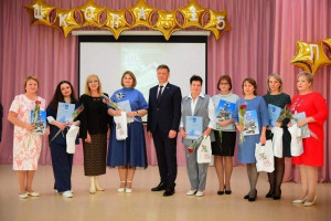 В муниципальных районах и городах Самарской области прошли торжественные мероприятия, посвящённые Дню учителя