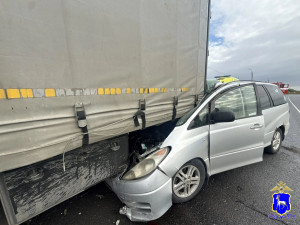 В Сызранском районе водитель врезался в стоящую на обочине машину