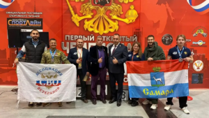Многочисленные награды они привезли с первого в истории страны чемпионата и первенства России по силовому спорту.