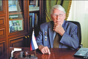 Николай  Фоменко - участник Великой Отечественной войны, Почетный радист, мастер связи, заслуженный связист РСФСР, Почетный гражданин Самары, член Самарского областного отделения Союза журналистов России.