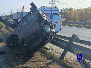 В Самаре автомобилистка врезалась в отбойник