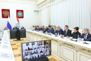 На оперативном совещании губернатор Самарской области Вячеслав Федорищев поддержал скорректированную концепцию Парада Памяти, запланированного 7 ноября на площади Куйбышева.