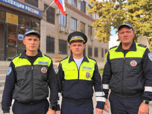 В Самаре полицейские помогли эвакуироваться жильцам дома, в одной из квартир которого началось задымление
