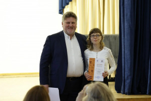 Преподаватель музыкально-теоретических дисциплин инклюзивного отделения детской школы искусств № 11 Ольга Попова из Самары стала победителем окружного этапа Общероссийского конкурса «Лучший преподаватель детской школы искусств – 2026» в номинации «Молодой