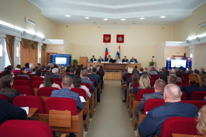 На мероприятии говорили о практическом применении законодательства в сфере земельной политики и имущественных отношений, а также о вовлечении в оборот земель сельскохозяйственного назначения.