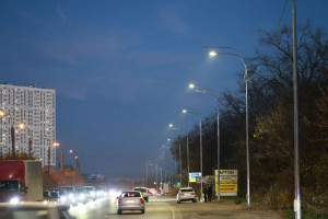 В Самаре специалисты МБУ «Самарагорсвет» завершили масштабные работы по строительству новой линии освещения на участке Ракитовского шоссе от Московского шоссе до проспекта Карла Маркса.