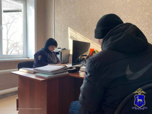 В дежурную часть Отделения МВД Большечерниговского района поступило сообщение от представителя одного из сетевых магазинов о хищении товарно-материальных ценностей. Ущерб составил более 3 тысяч рублей.